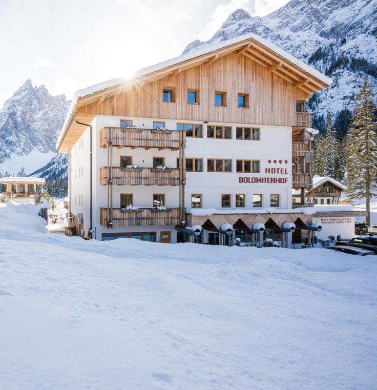 Hotel Dolomitenhof im Winter