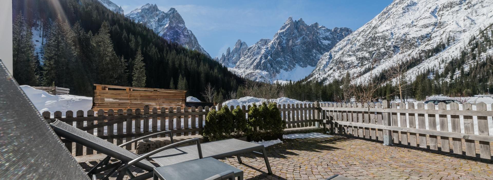 The terrace of the Superior South Chalet