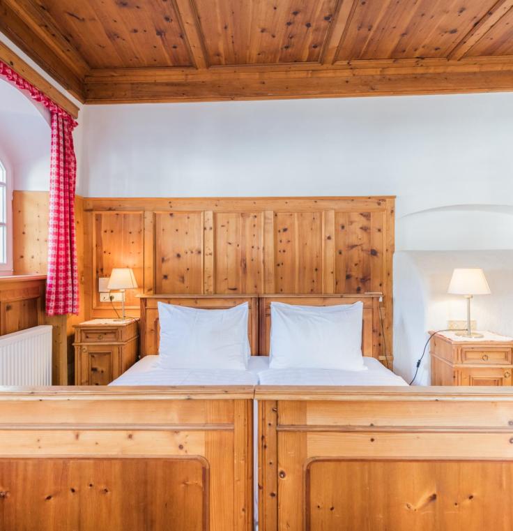 The double bed of the Romantic Room Chalet