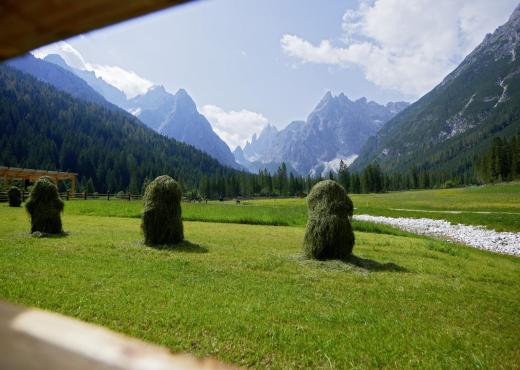 Blick auf die Dolomiten im Sommer